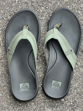 Reef Men’s Black & Olive Flip Flops